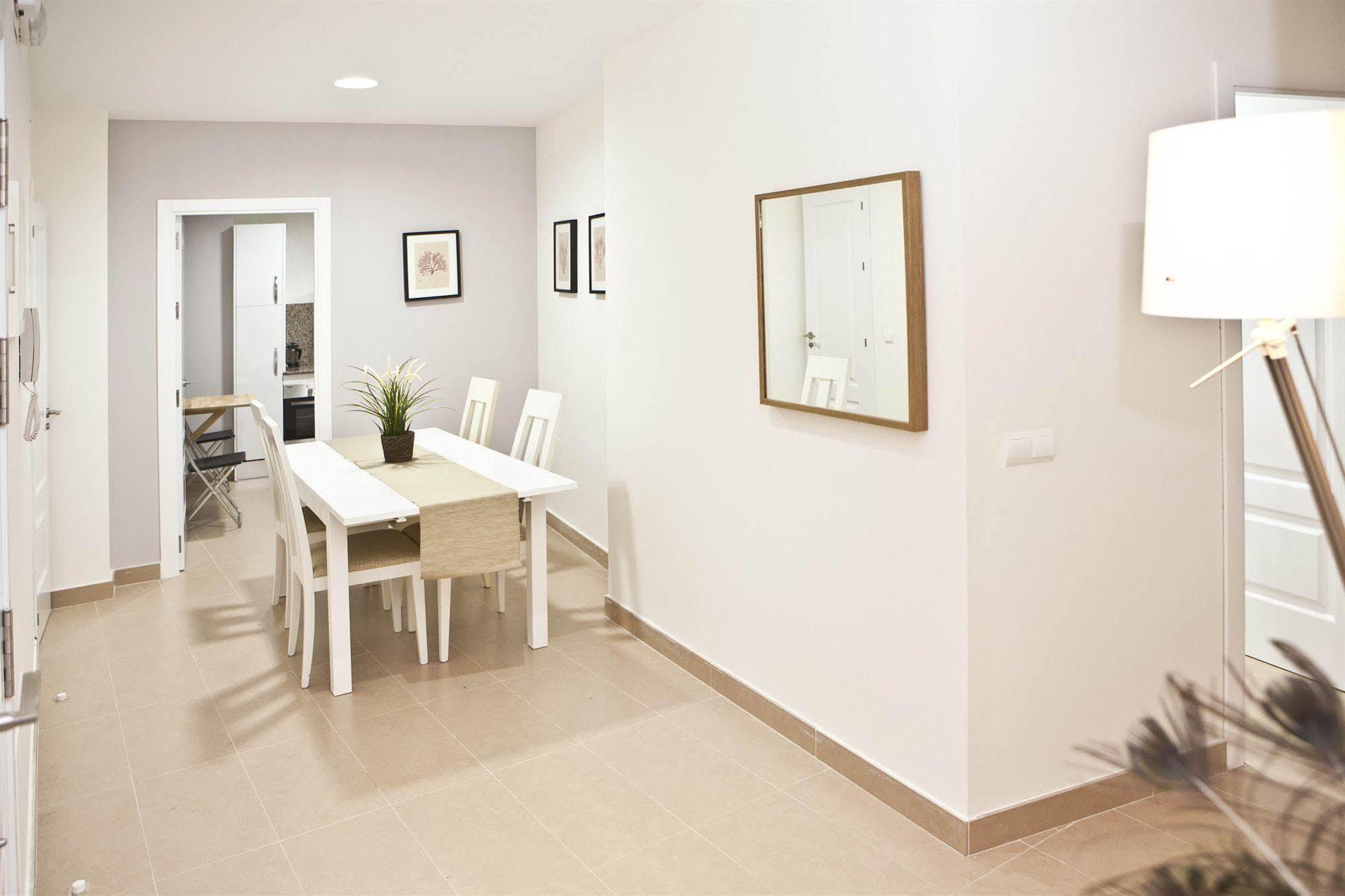 Apartamentos Unisierra مالقة المظهر الخارجي الصورة