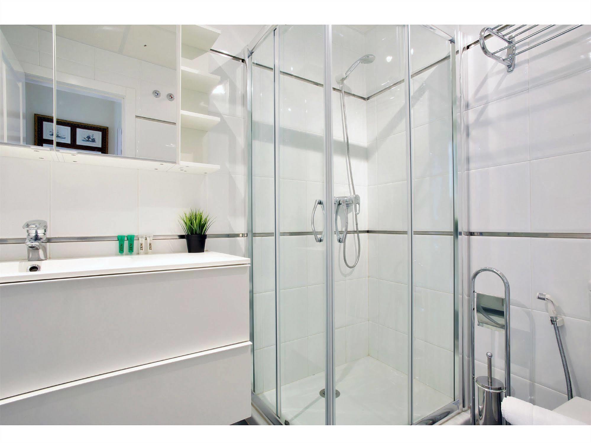 Apartamentos Unisierra مالقة المظهر الخارجي الصورة