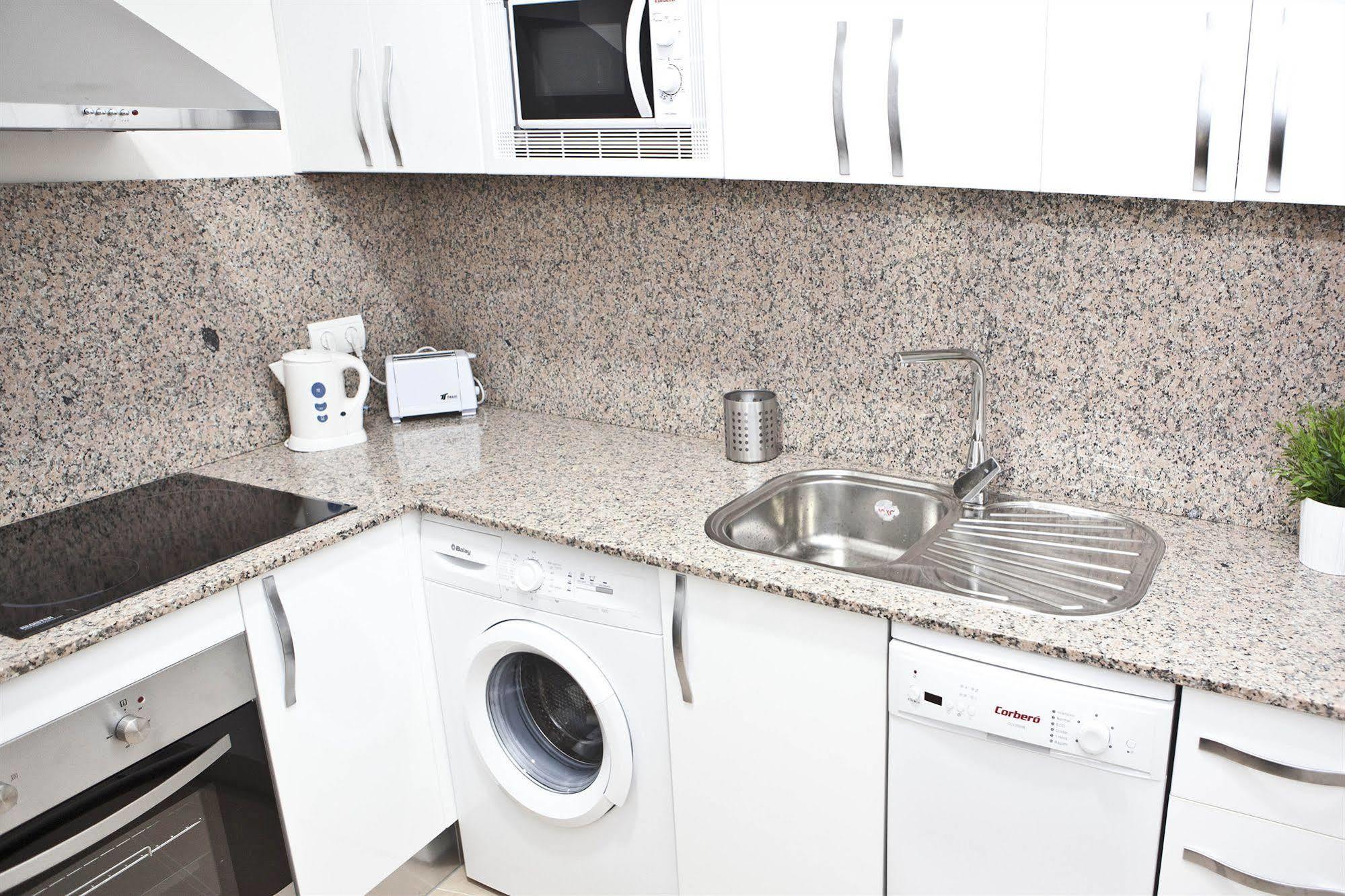 Apartamentos Unisierra مالقة المظهر الخارجي الصورة